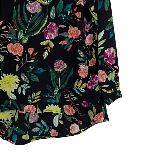 Chelsea and Theodore Top Black Multi Pattern Floral - Picture 4 of 13
